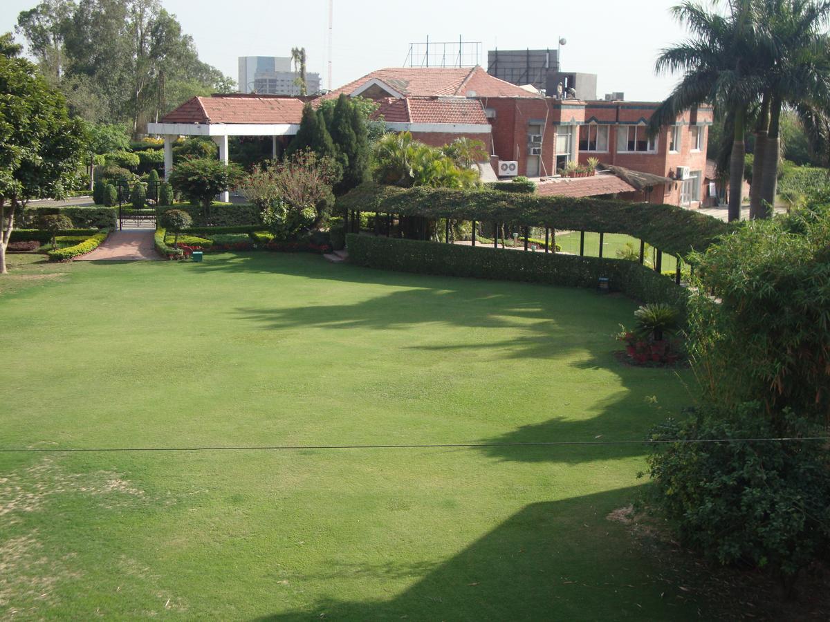 Hotel North Park Panchkula Ngoại thất bức ảnh
