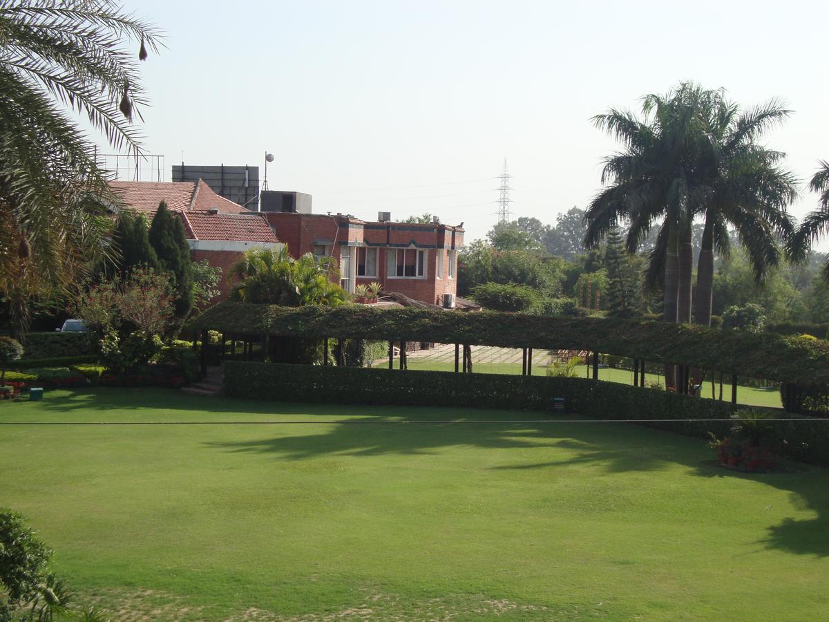Hotel North Park Panchkula Ngoại thất bức ảnh