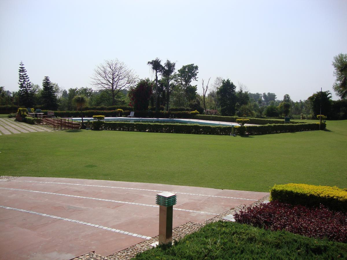 Hotel North Park Panchkula Ngoại thất bức ảnh