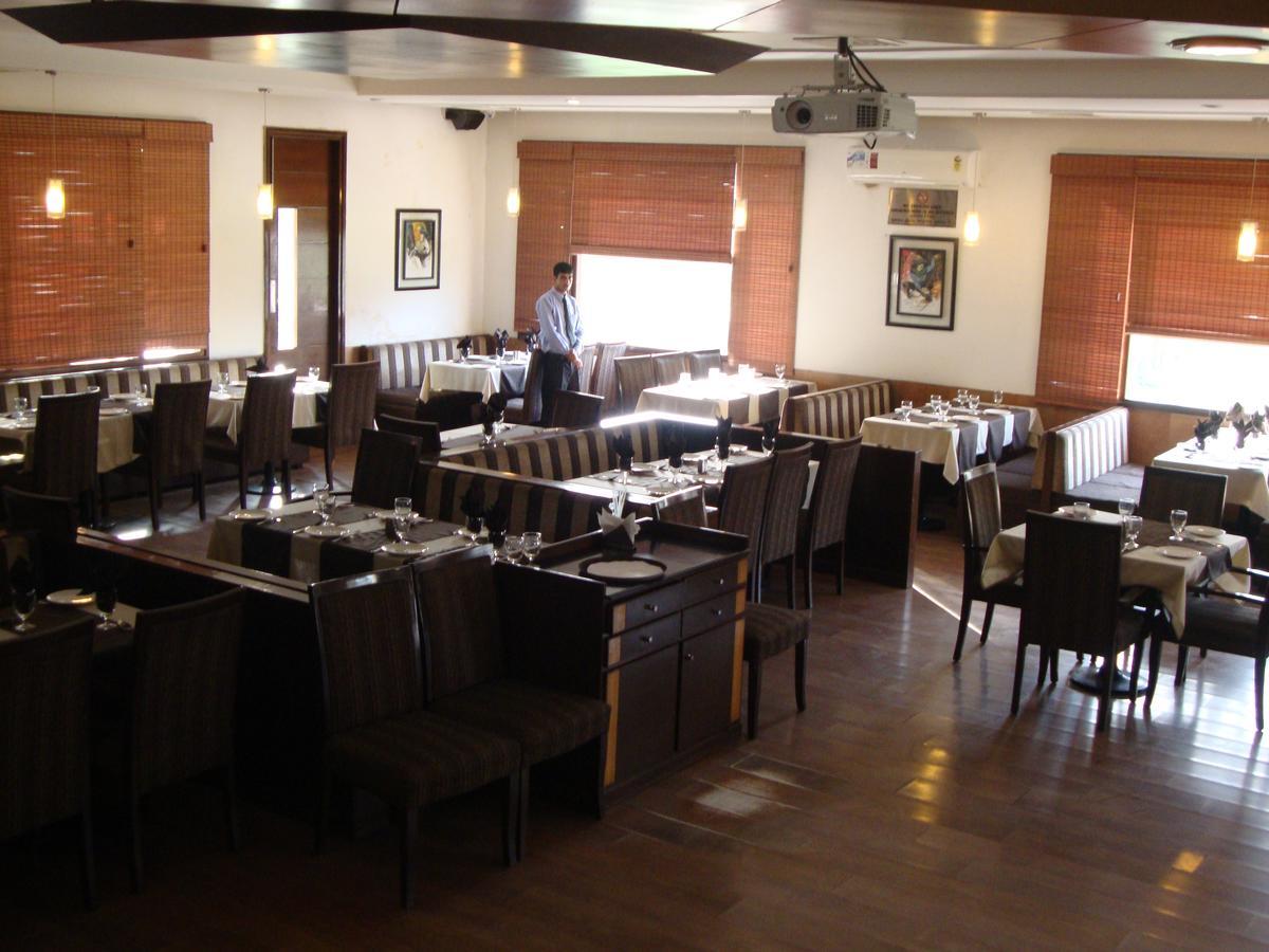 Hotel North Park Panchkula Ngoại thất bức ảnh