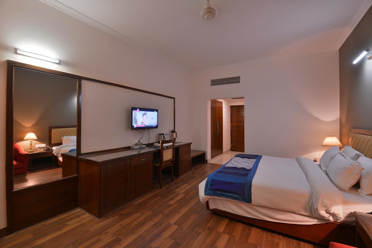 Hotel North Park Panchkula Ngoại thất bức ảnh